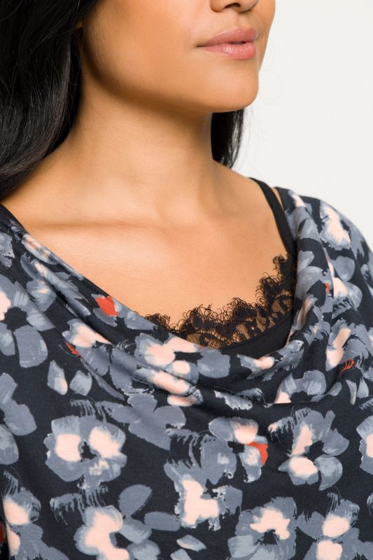 Памучна нощница в сиво на цветя с дантелени детайли