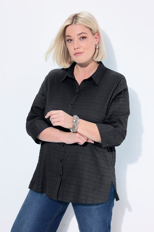 Риза с релефни мотиви и яка 