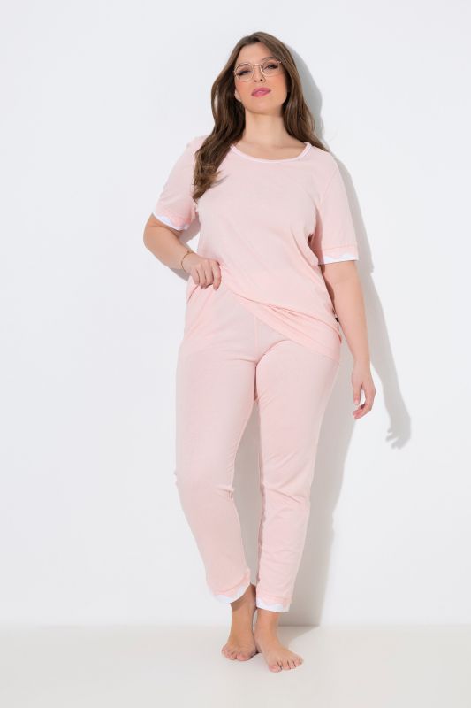 Пижама с дантелен мотив