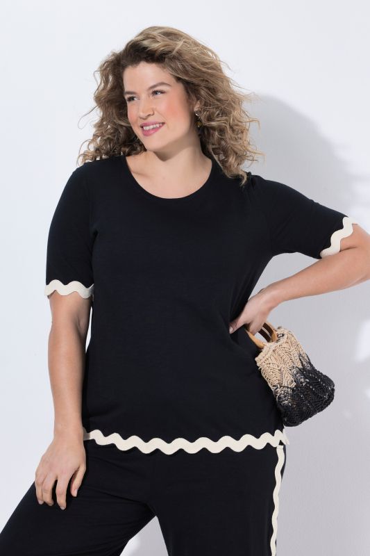 Тениска с контрастни акценти