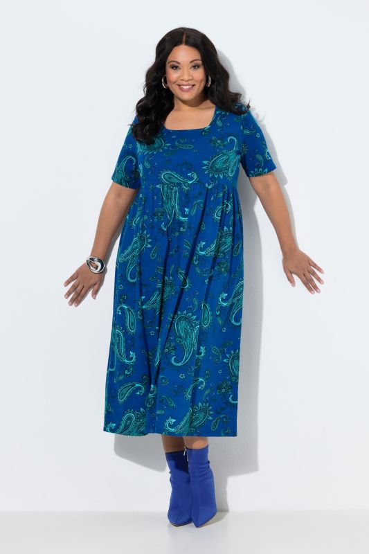 Рокля с пейзли мотиви