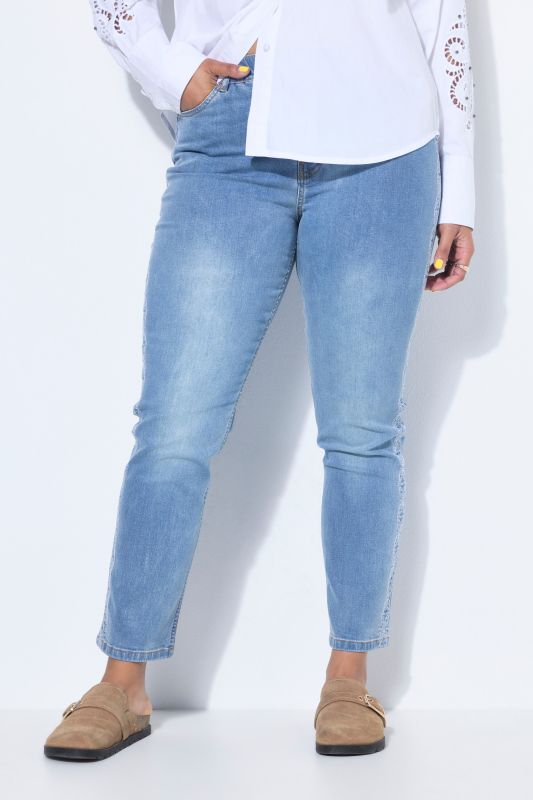 Дънки тип Mom с бродерия отстрани