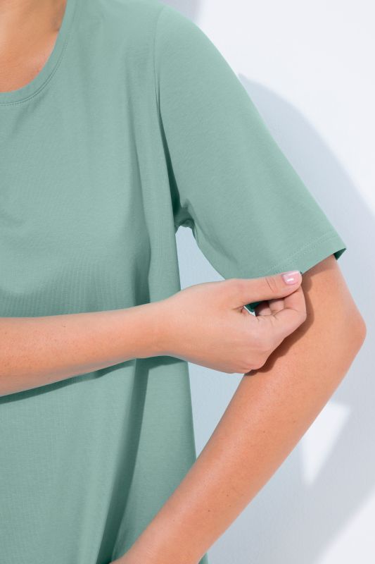 Essential Round Neck Stretch Tee