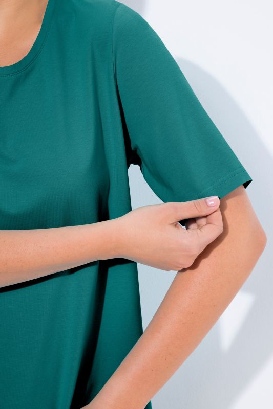 Essential Round Neck Stretch Tee