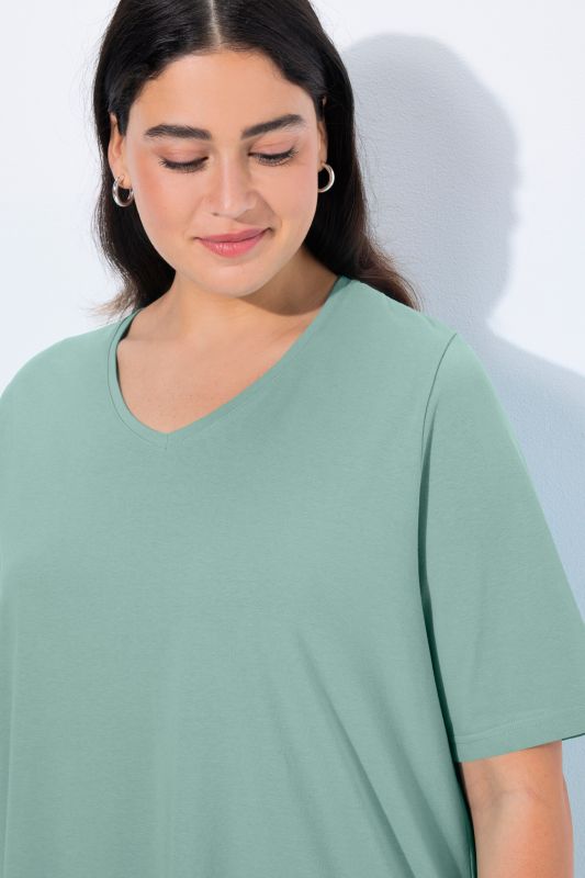 Essential V-Neck Stretch Tee