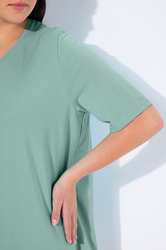 Essential V-Neck Stretch Tee
