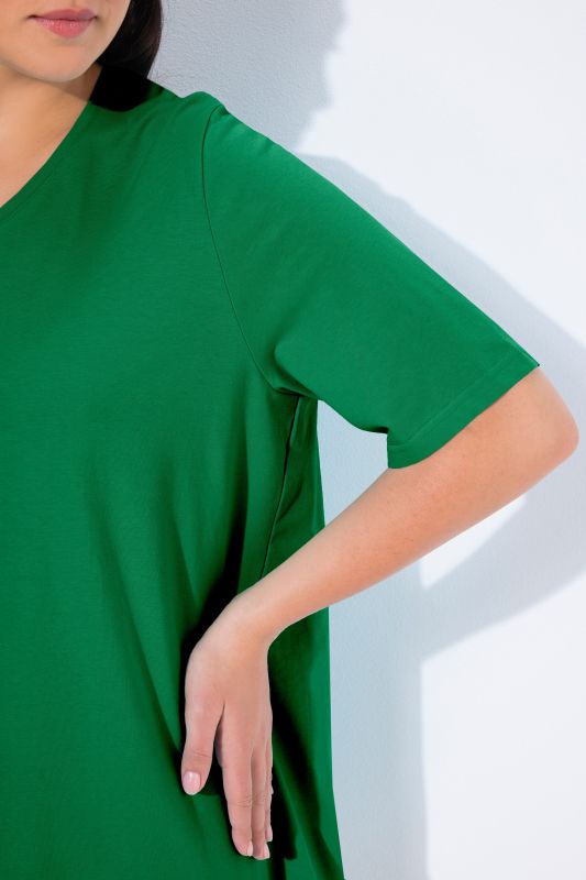 Essential V-Neck Stretch Tee