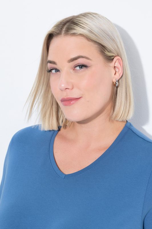 Essential V-Neck Stretch Tee