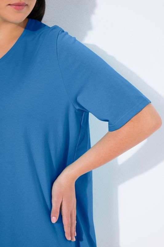 Essential V-Neck Stretch Tee