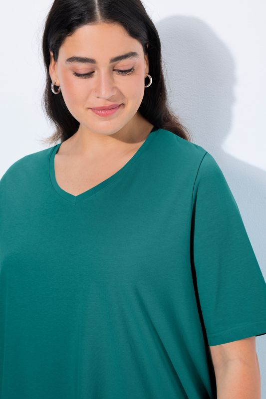 Essential V-Neck Stretch Tee