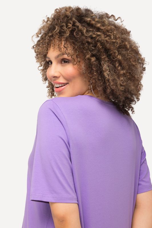 Essential V-Neck Stretch Tee