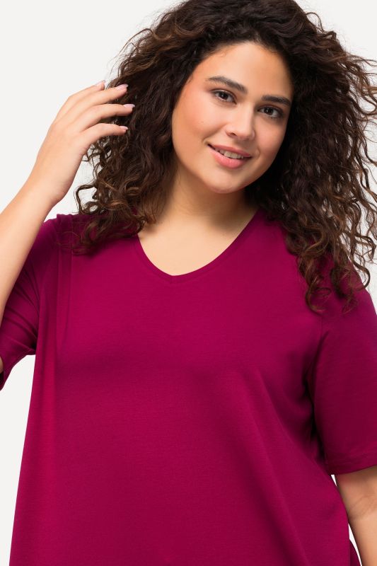 Essential V-Neck Stretch Tee