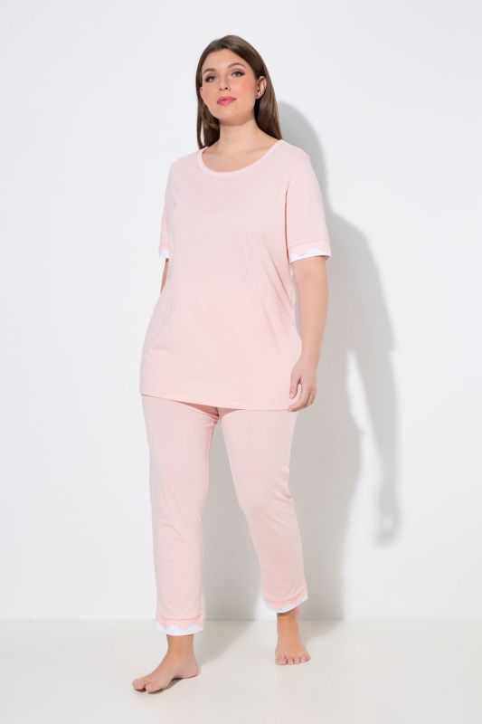 Пижама с дантелен мотив