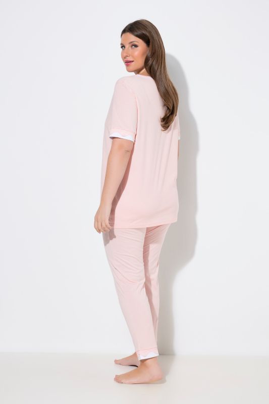 Пижама с дантелен мотив