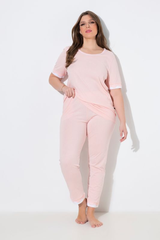 Пижама с дантелен мотив