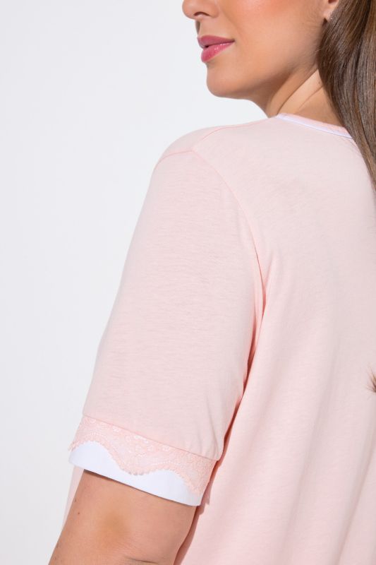 Пижама с дантелен мотив