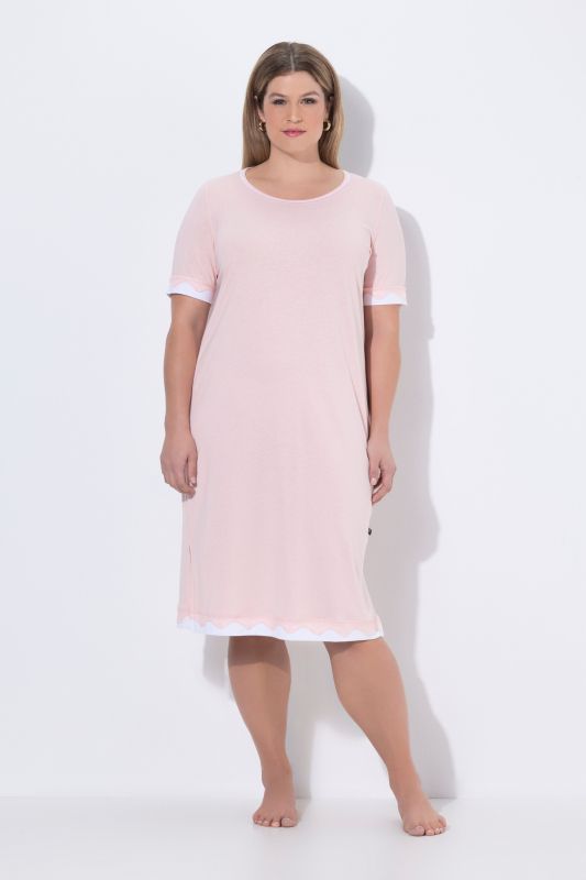 Нощница с дантелен мотив