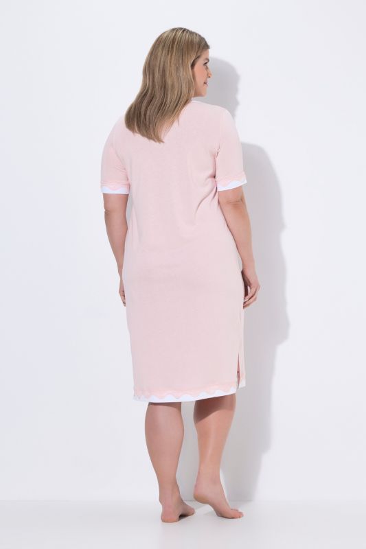 Нощница с дантелен мотив