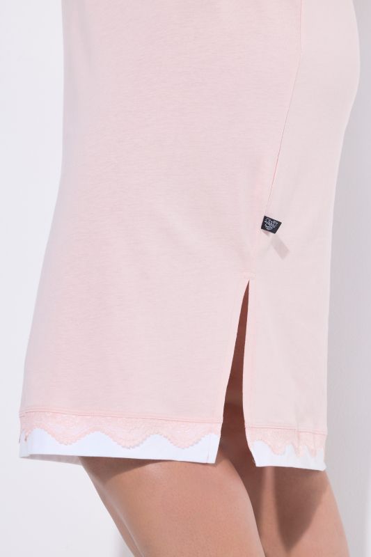 Нощница с дантелен мотив