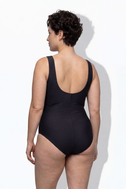 Бански с ринг за акцент