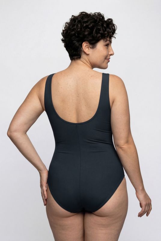 Бански с ринг за акцент