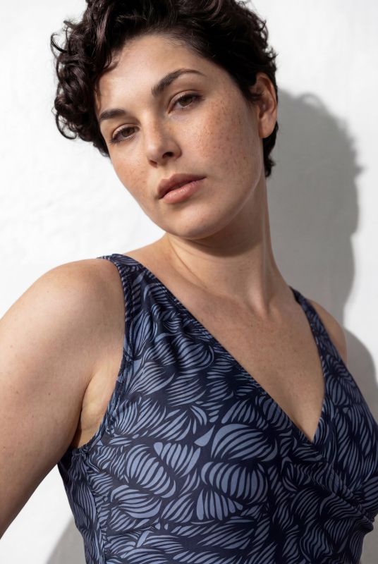 Бански тип рокля със завъртян принт