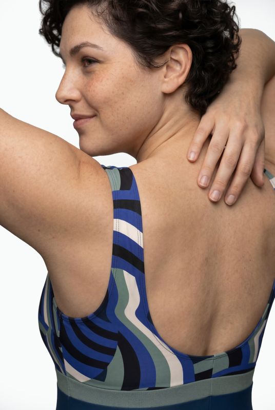 Бански с ретро принт и крачоли