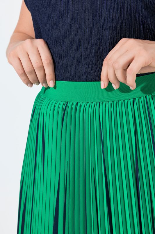 Пола плисирана с контрастни акценти