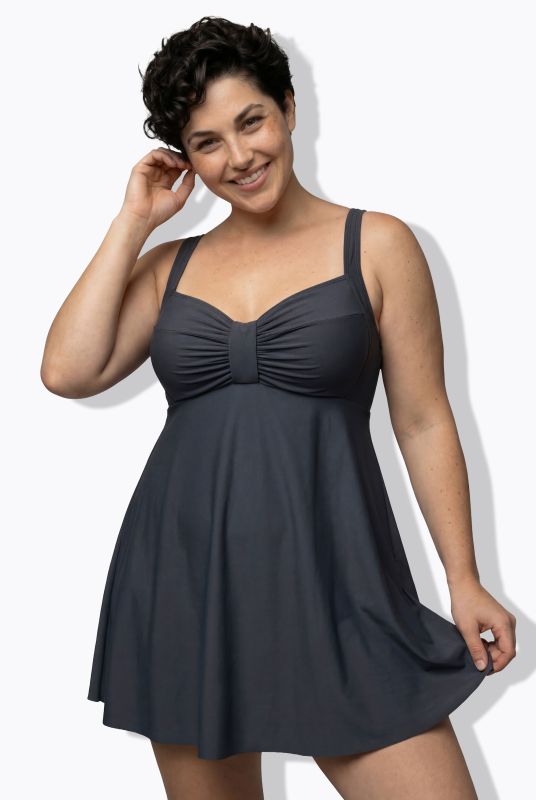 Бански тип рокля с разкроен акцент