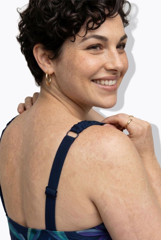 Бански с принт на цветя