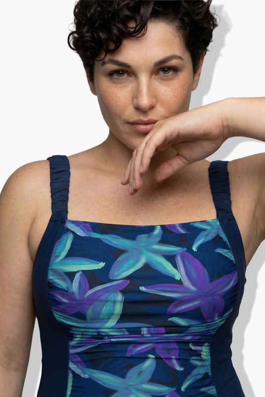 Бански с принт на цветя