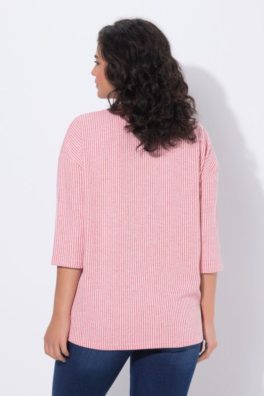 Пуловер с вертикални райета