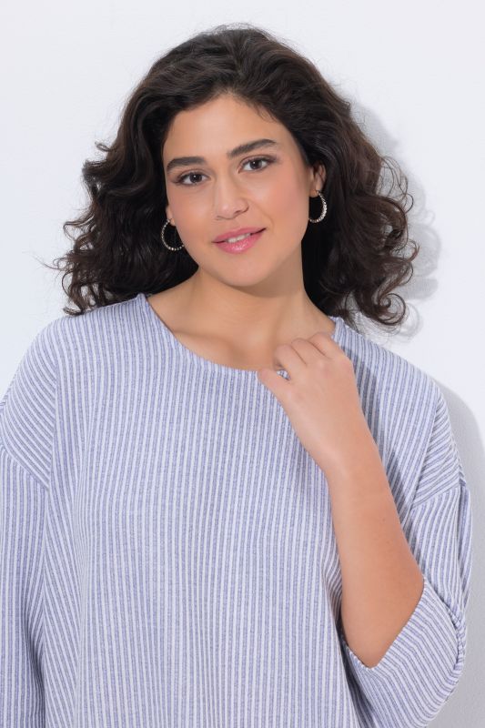 Пуловер с вертикални райета