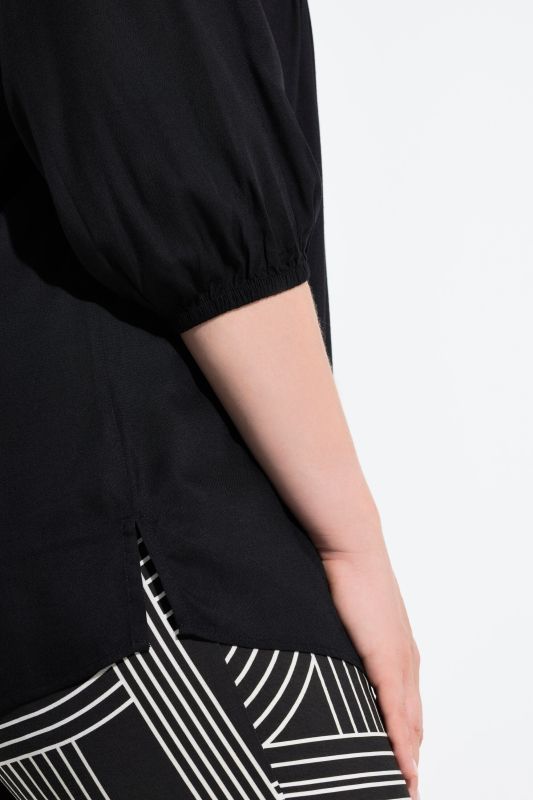 Блуза с плисиран акцент