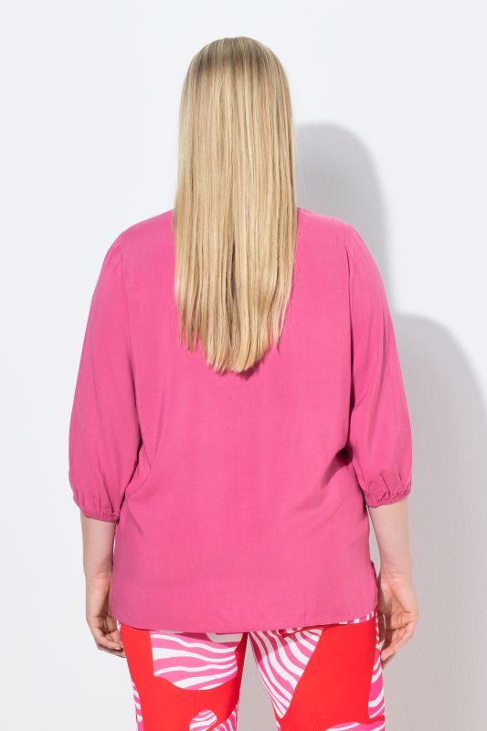 Блуза с плисиран акцент