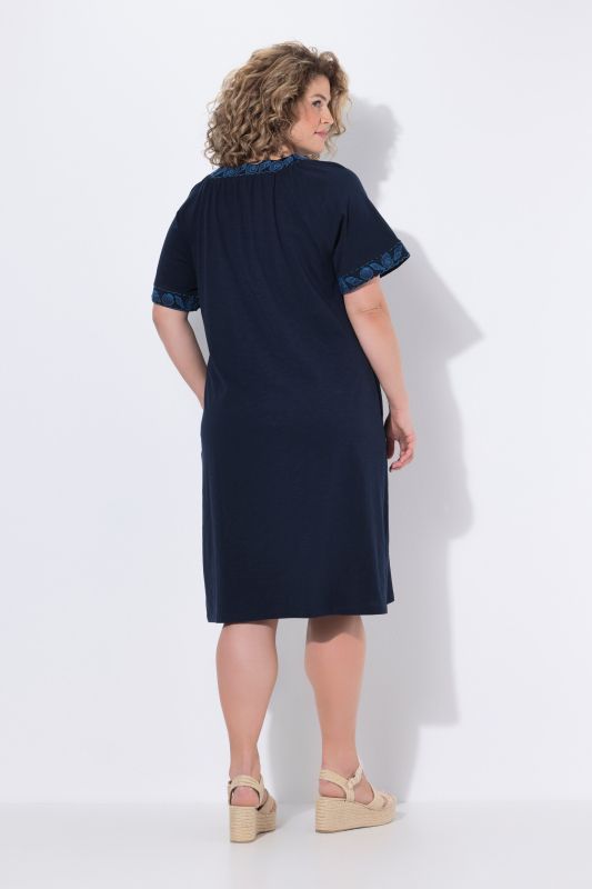 Рокля с морски акценти