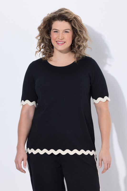 Тениска с контрастни акценти