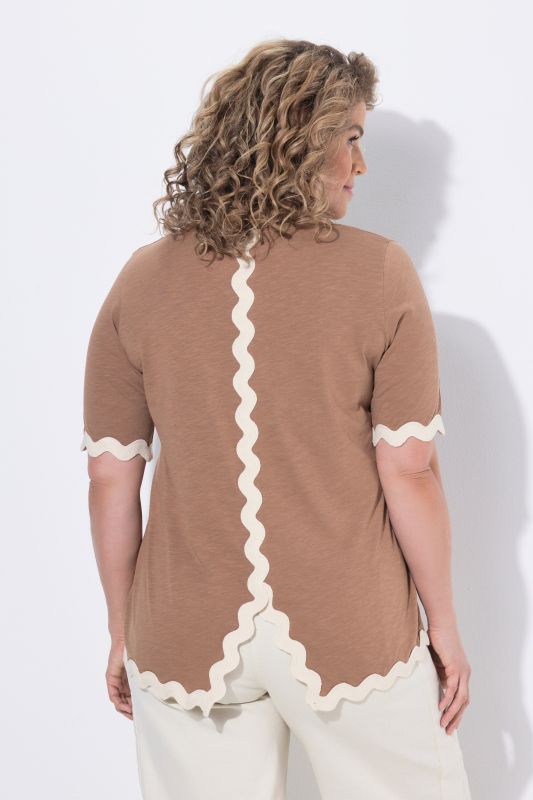 Тениска с контрастни акценти