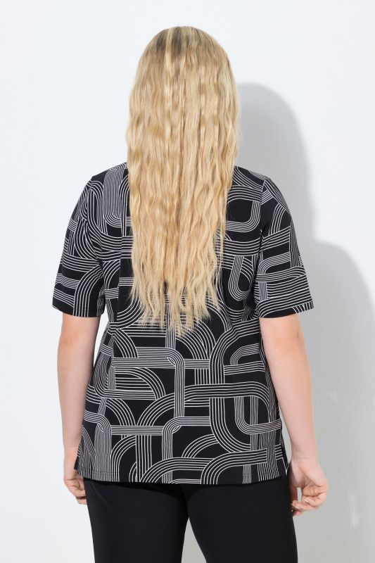 Тениска с геометричен мотив