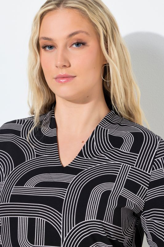 Тениска с геометричен мотив