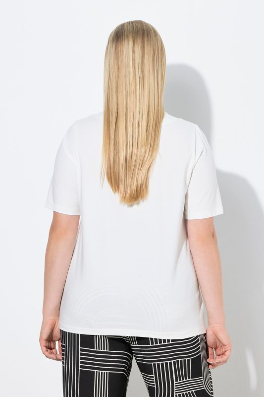 Тениска с изрязани акценти