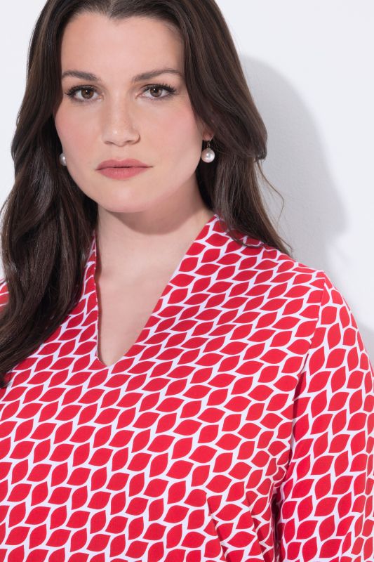 Тениска с графични листа