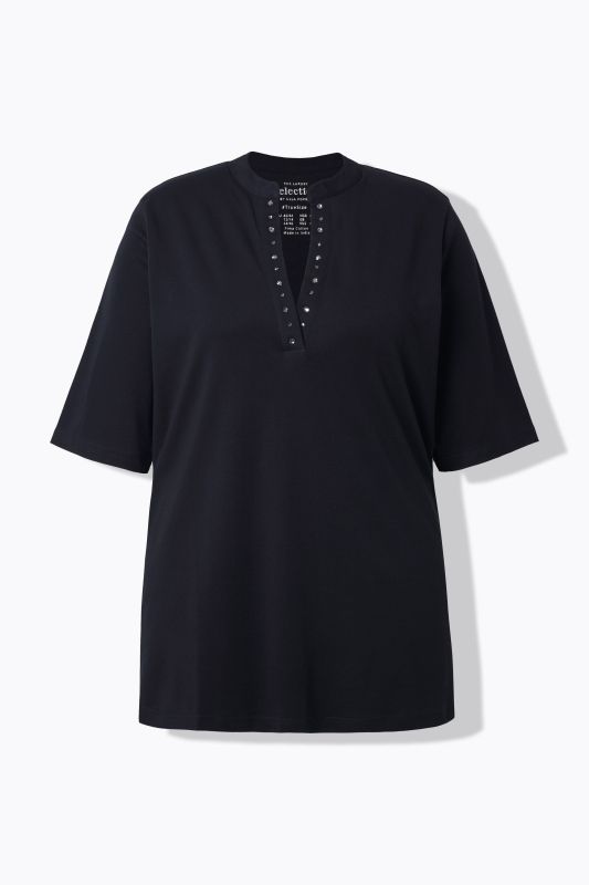 Тениска с бляскави камъчета на деколтето