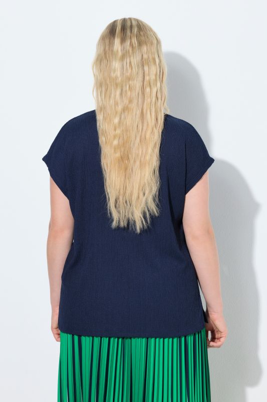 Тениска с изправена яка