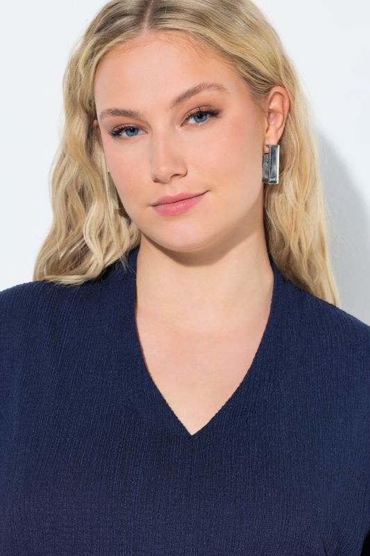 Тениска с изправена яка