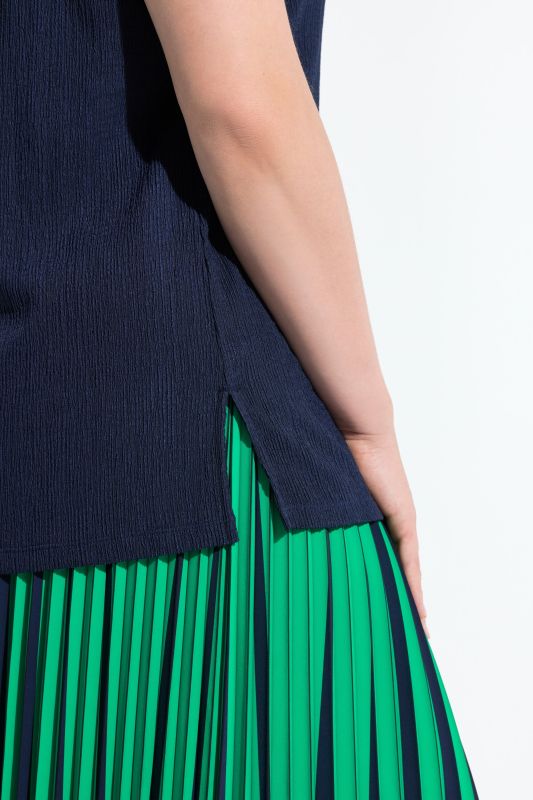 Тениска с изправена яка