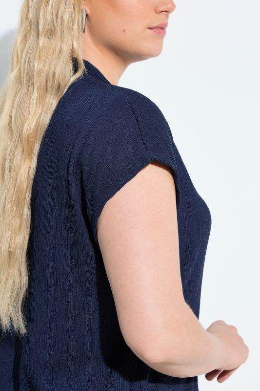 Тениска с изправена яка