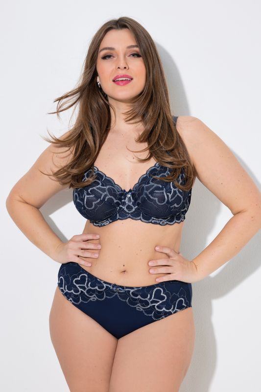 Бикини с дантела на сърца