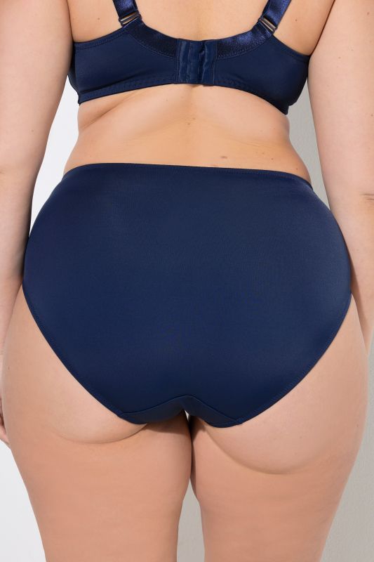 Бикини с дантела на сърца