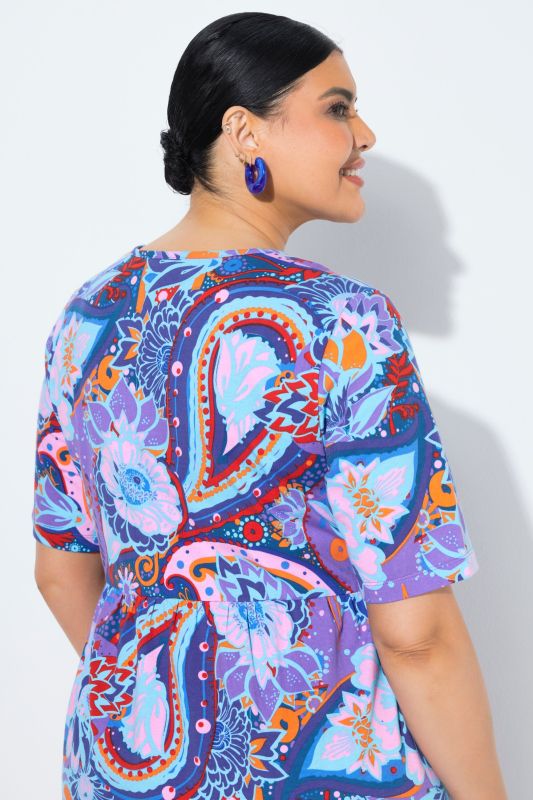 Рокля с електриков пейзли принт